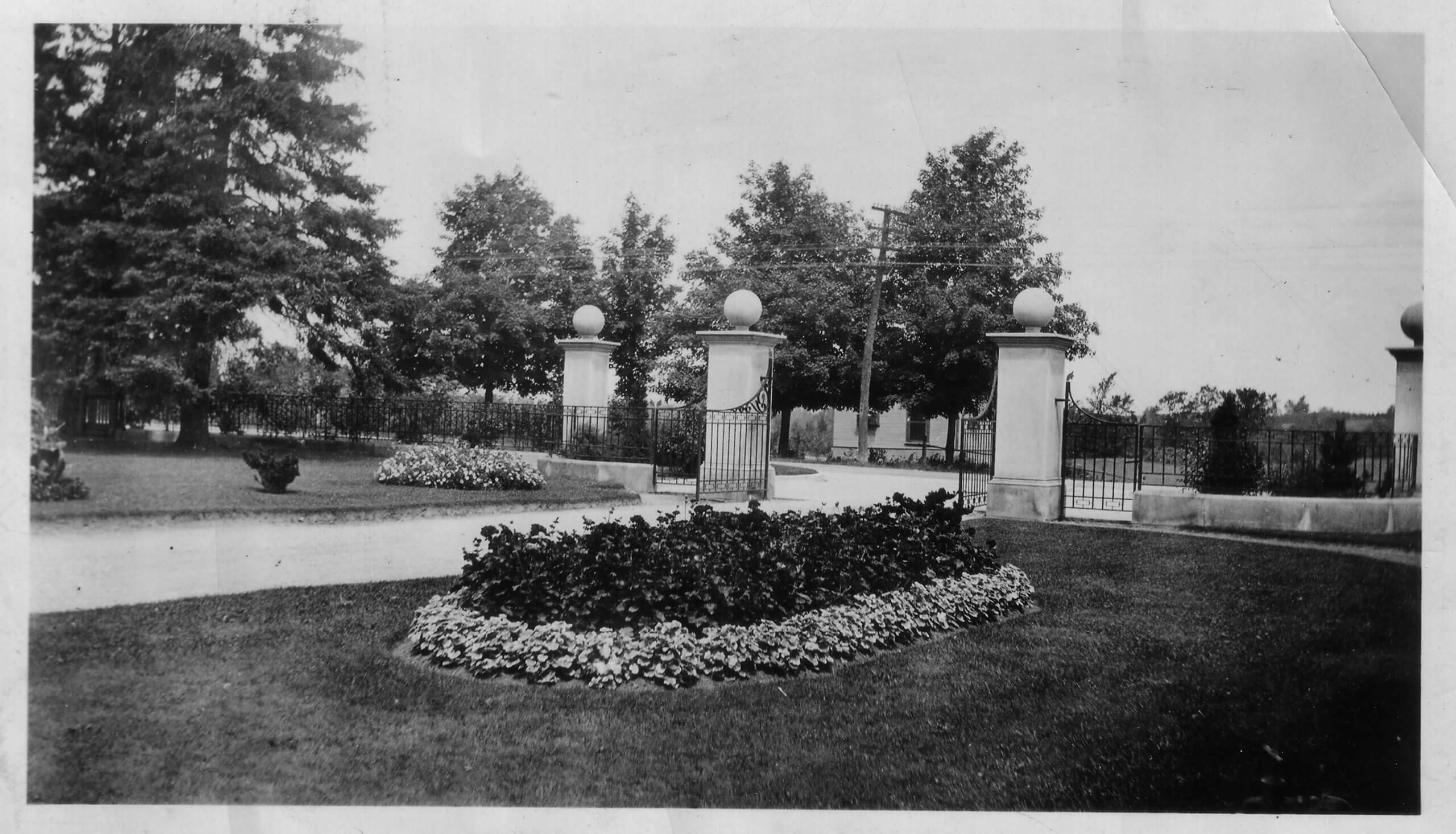 Old black and white photo of the Woodlawn Memorial Park front gates